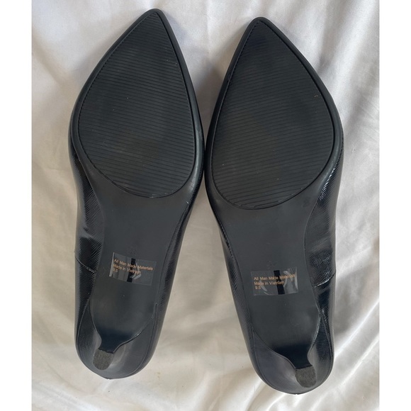 Kelly & Katie Misha Pump - Picture 5 of 6